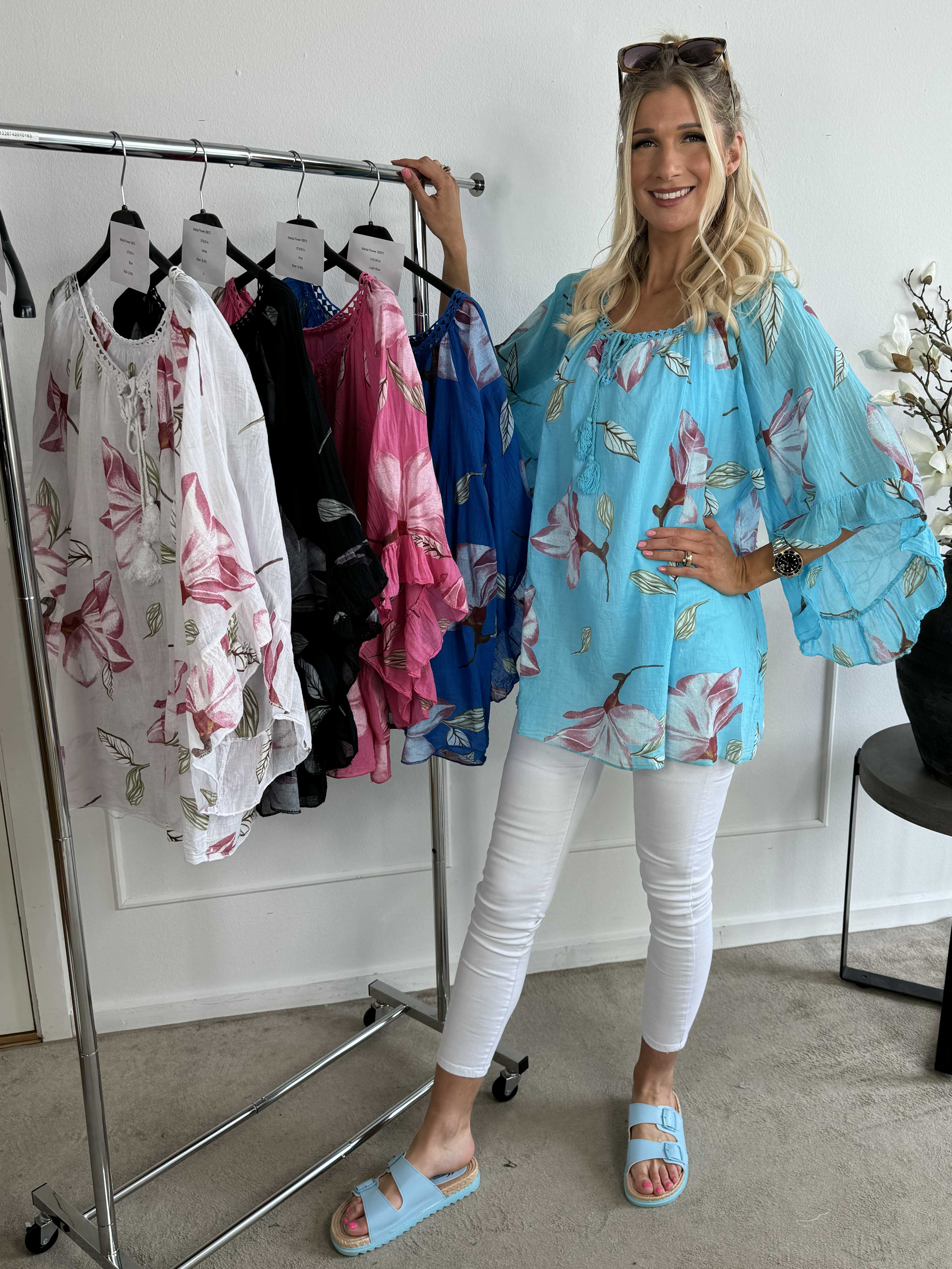 Marija flower - Söt blommig tunika med vackra ärmar